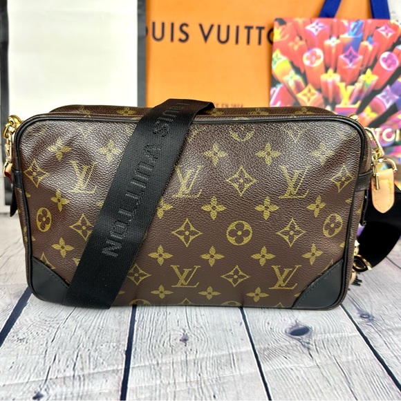 Louis Vuitton Trousse 28 cosmetic clutch crossbody bag with strap and charm - Picture 3 of 16